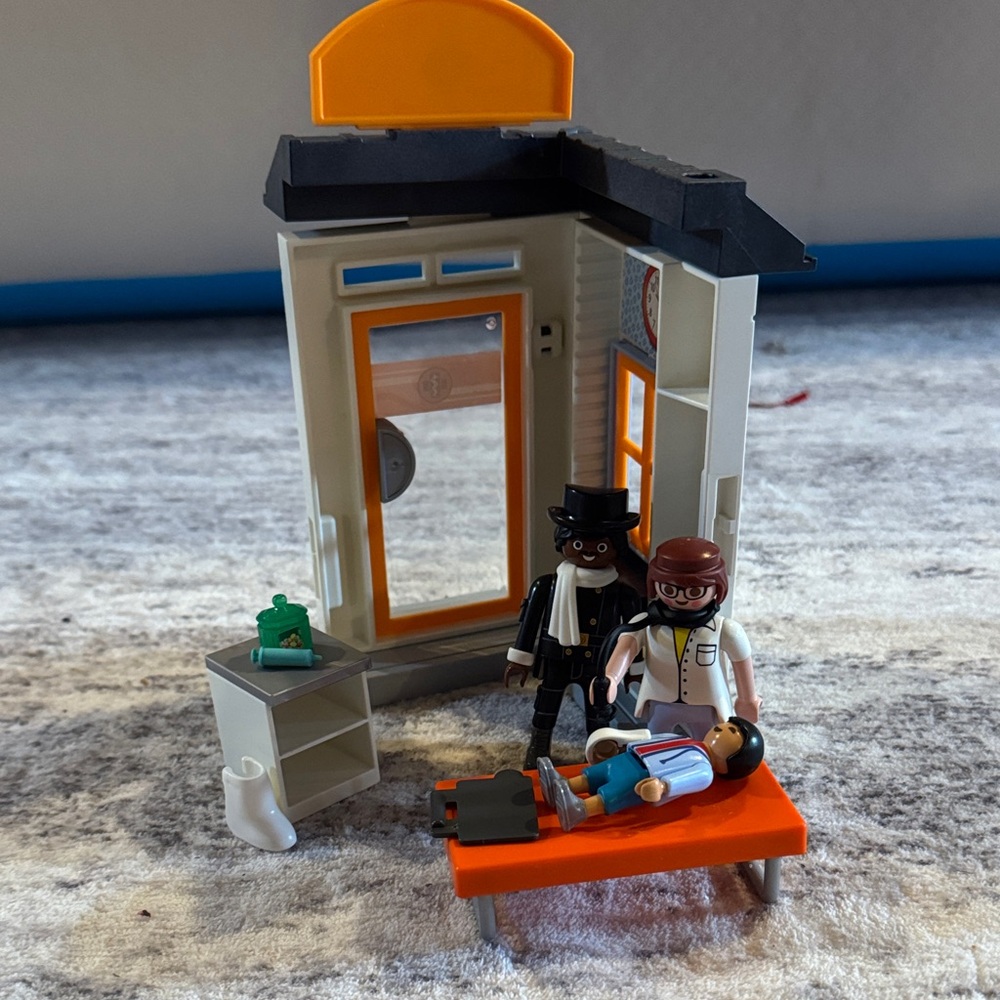 Playmobil• kids doctor set items included